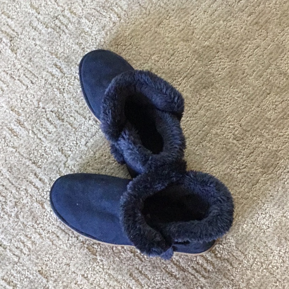 SO navy suede size 8 pile lined boot
